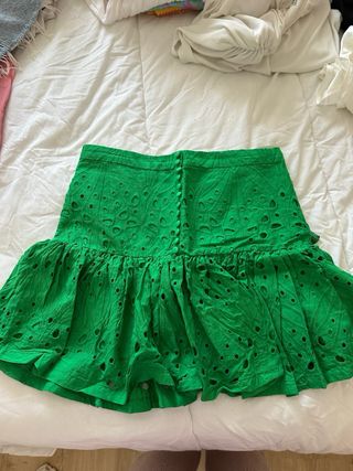 Falda verde bordada