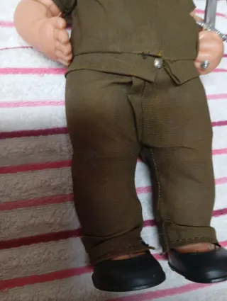 Muñeca militar antigua