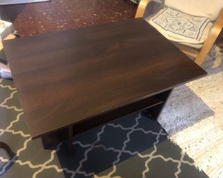 Tavolo da salotto in legno con ripiano