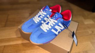 Zapatos Harper & Neyer Azules y Rojos