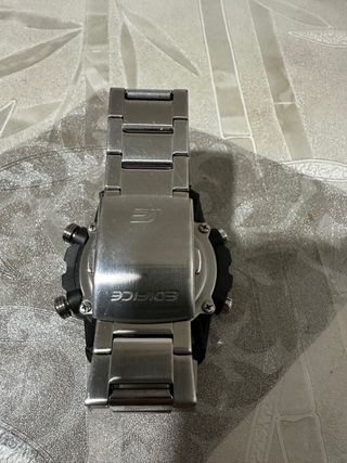 Reloj Casio Edifice Negro y Plateado