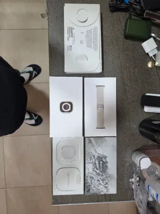 Apple Watch Ultra 1 con 5 Correas