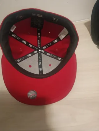 Gorra New Era NY Roja Cerrada
