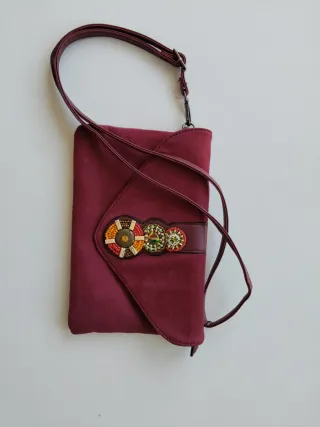 Bolso de mano burdeos con abalorios. Boho, Hippie