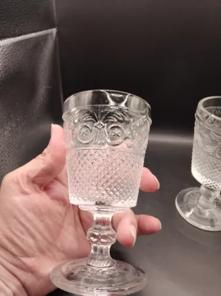 Set di 2 calici da vino vintage intagliati