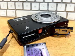 Olympus FE-5000 Cámara Digital Negra