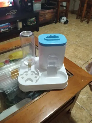 Comedero y bebedero para mascotas