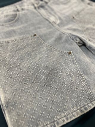 Pantalones cortos vaqueros desgastados