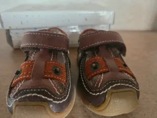 Sandalias niño piel marrón