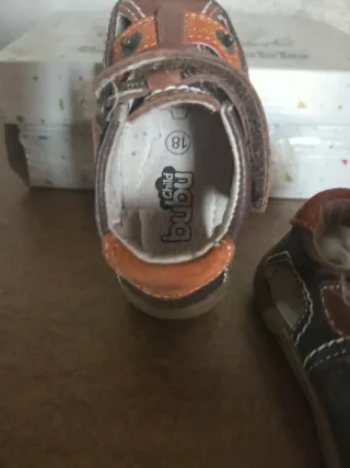 Sandalias niño piel marrón