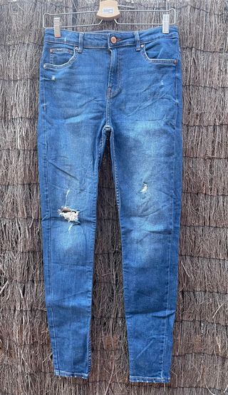 Conjunto: Americana, Camiseta y Vaqueros