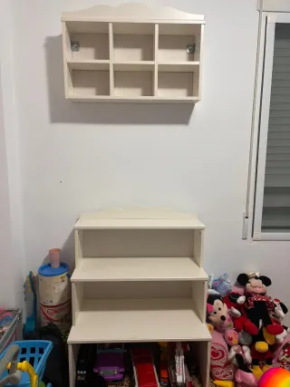 Estantería de pared  y mueble conjunto a juego