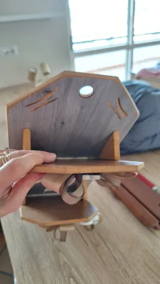 Appendichiavi decorato con cuori e nastri