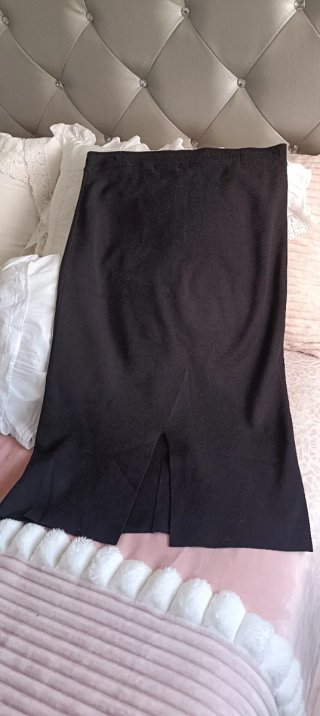 Falda negra nueva