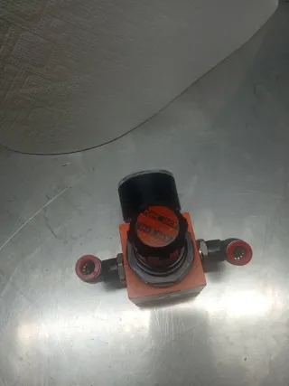 Regulador presión con manómetro