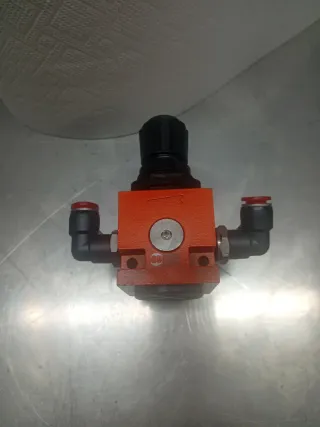 Regulador presión con manómetro