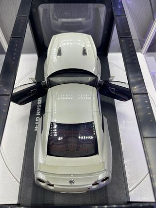 Coche NISSAN GTR R35 escala 1:18