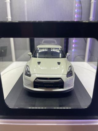 Coche NISSAN GTR R35 escala 1:18