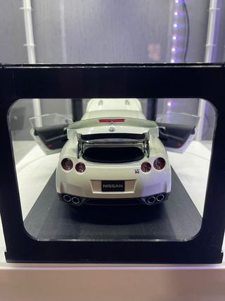 Coche NISSAN GTR R35 escala 1:18