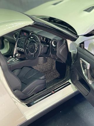 Coche NISSAN GTR R35 escala 1:18