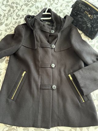 Abrigo negro elegante Zara