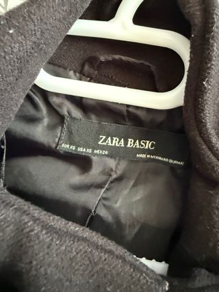 Abrigo negro elegante Zara