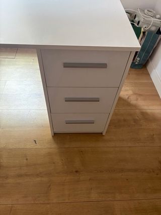 Escritorio blanco 3 cajones como nuevo
