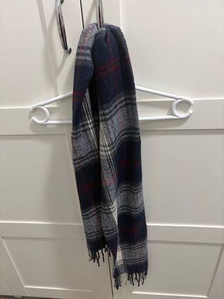 Bufanda larga cuadros azul y rojo