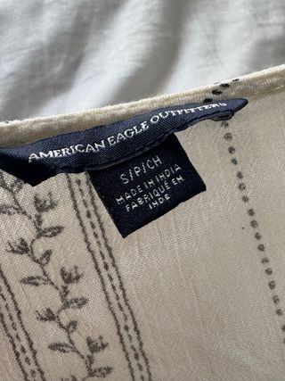 Blusa beige con mangas acampanadas