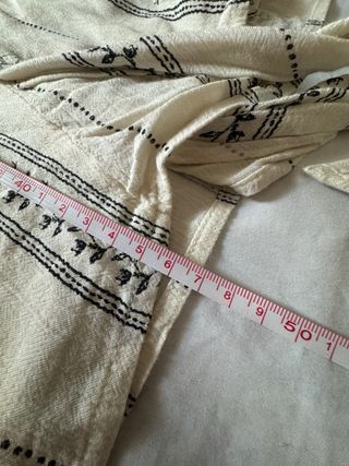 Blusa beige con mangas acampanadas