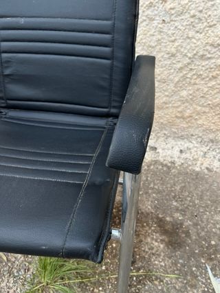 Sillas de cuero negro (2 unidades)