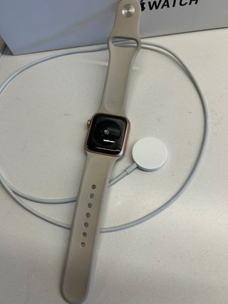 Apple Watch SE Beige/Dorado + Accesorios