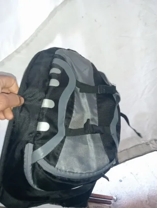 Mochila deportiva negra