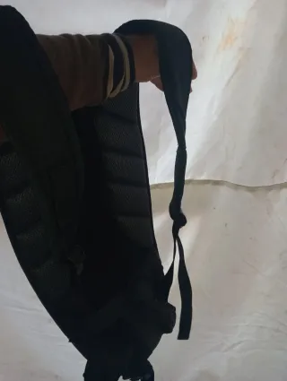 Mochila deportiva negra