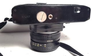 Cámara Ricoh KR-5 con objetivo RIKONAR 55mm f/2.2