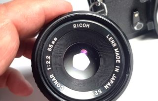 Cámara Ricoh KR-5 con objetivo RIKONAR 55mm f/2.2