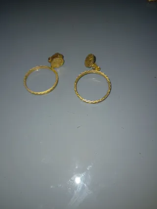 Pendientes antiguos dorados