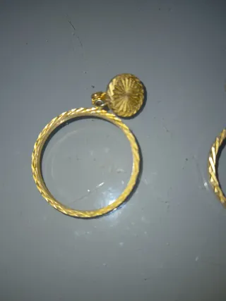Pendientes antiguos dorados