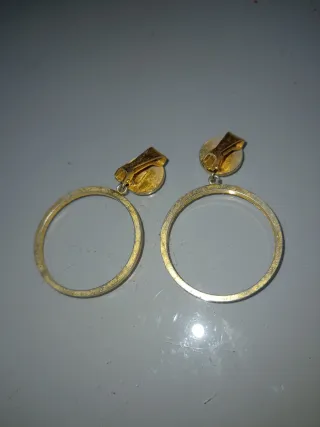 Pendientes antiguos dorados