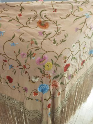 Mantón de Manila bordado floral