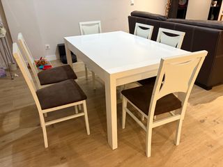 Tavolo da salotto in legno con 6 sedie