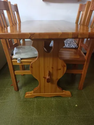 Mesa de comedor rústica de pino