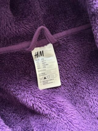 Bata polar H&M morada con capucha