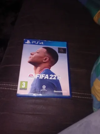 FIFA 19 in confezione di FIFA 22 PS4