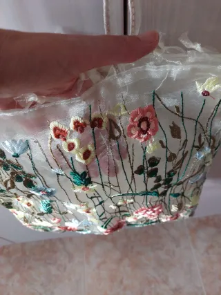 Bolso de mano bordado floral