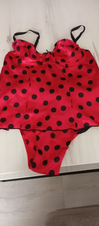 Conjunto lencería lunares rojo y negro