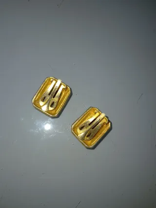 Pendientes antiguos con piedra negra y detalles do