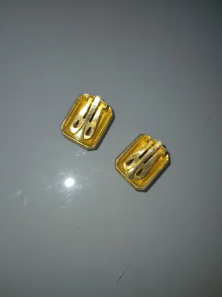 Pendientes antiguos con piedra negra y detalles do