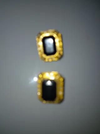Pendientes antiguos con piedra negra y detalles do