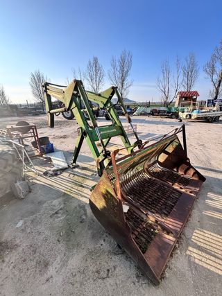 Tractor John Deere 3340 con pala